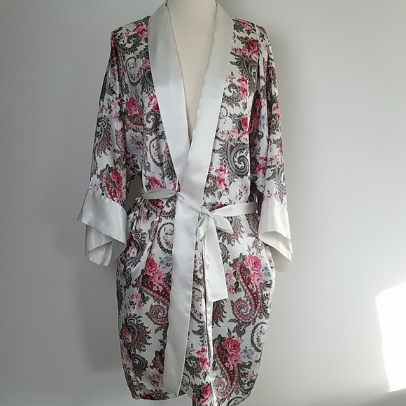 Victoria's Secret Other - Victoria's Secret floral satin robe